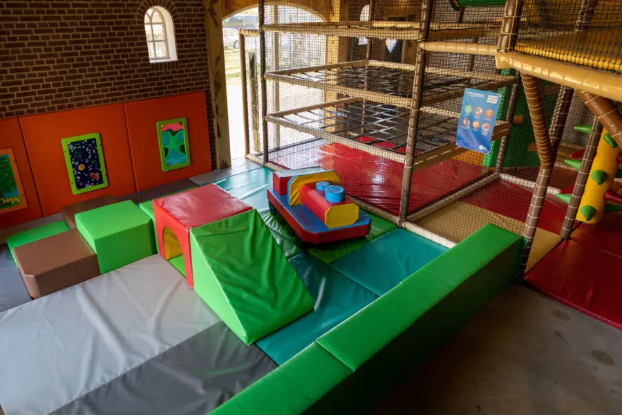 Indoor speeltuin peuterzone recreatiepark Kaps
